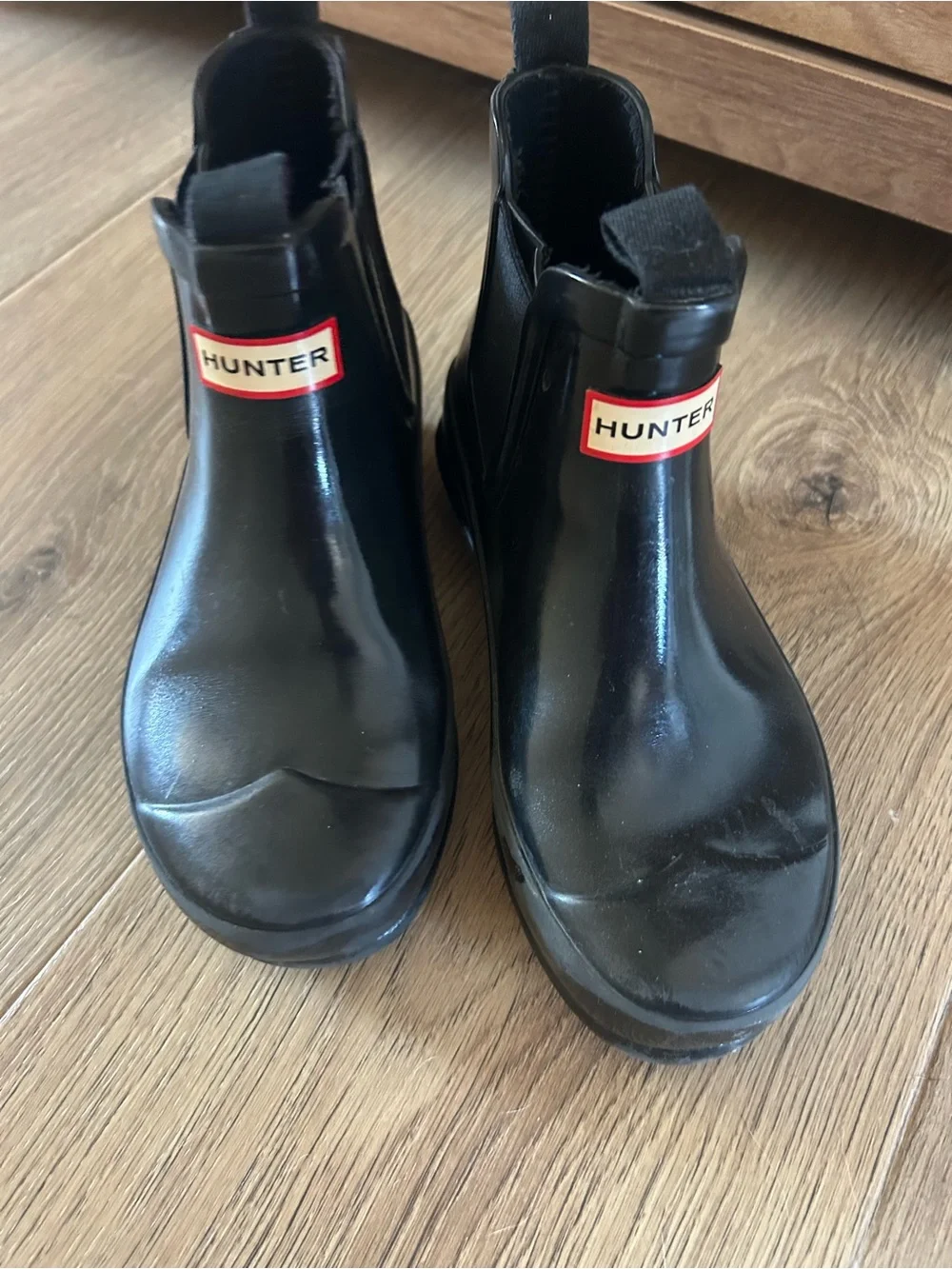Hunter Black Gloss Chelsea Boots with Red Logo